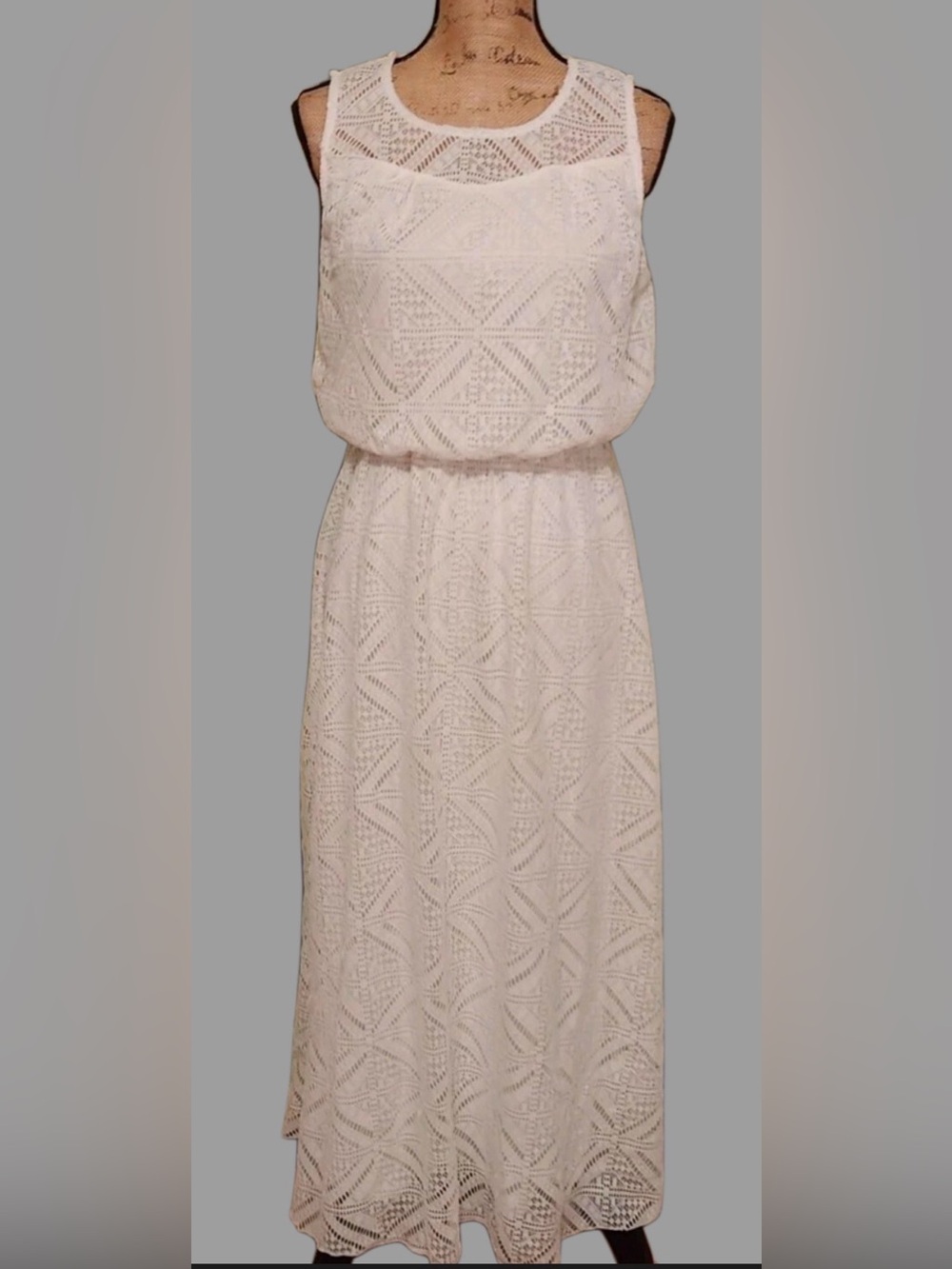 LIKE NEW  J GEE WHITE SLEEVELESS LACE DRESS SIZE S